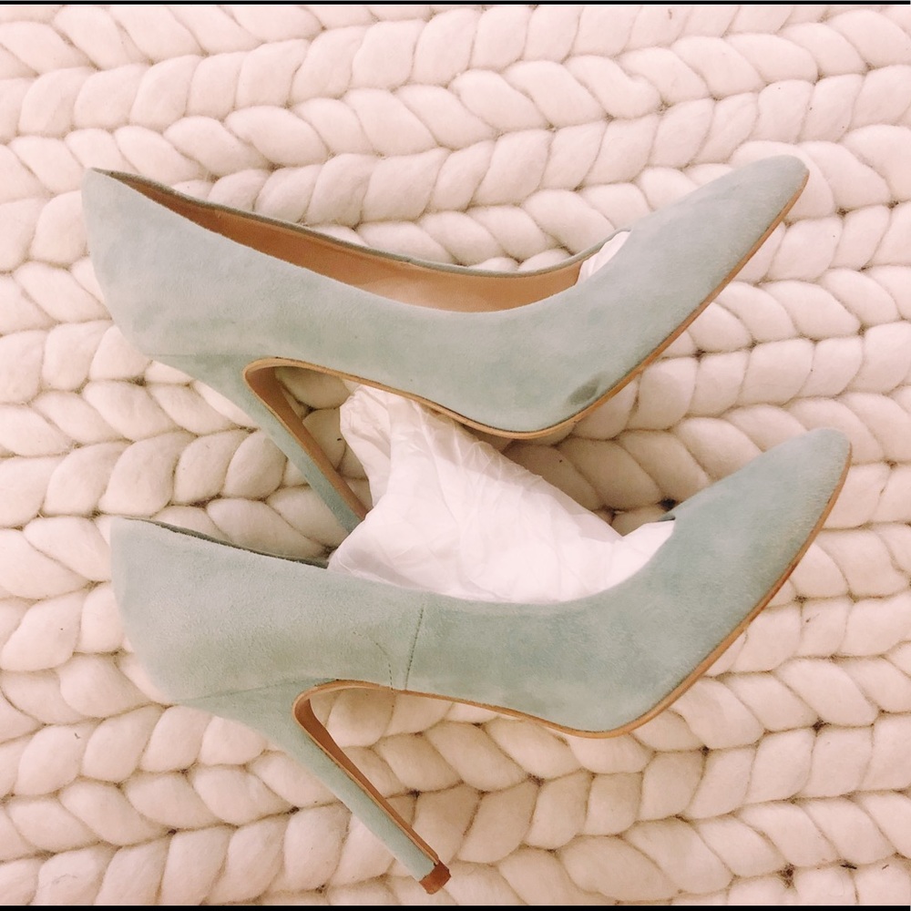 Beautiful Gwenda Pointed Courts. Soft light green